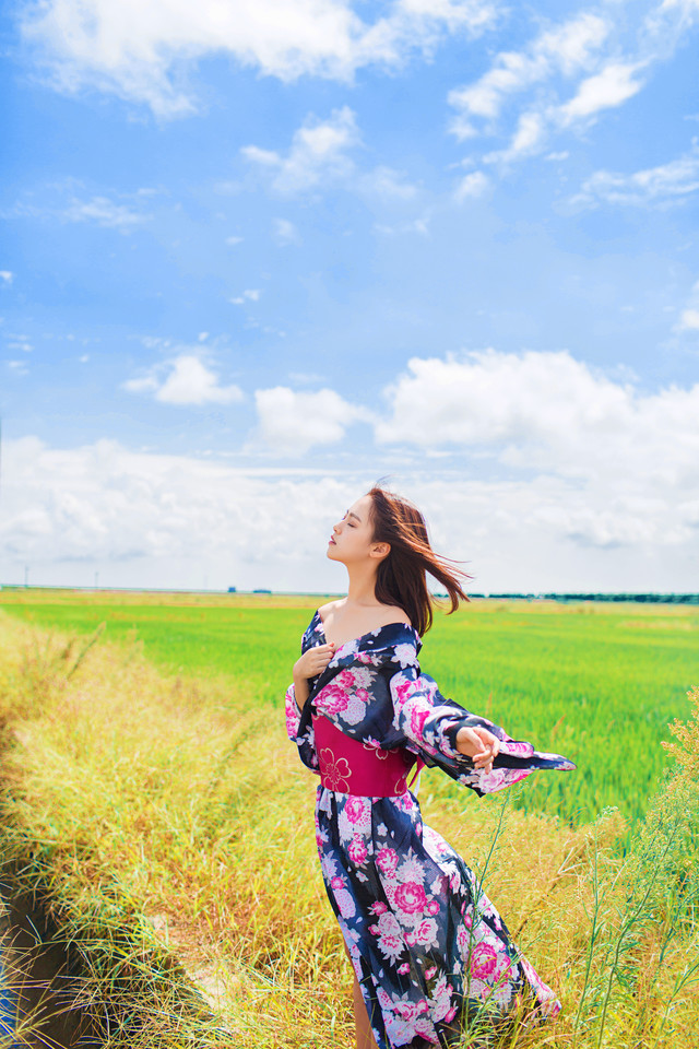 ​清新的和服麦田女生