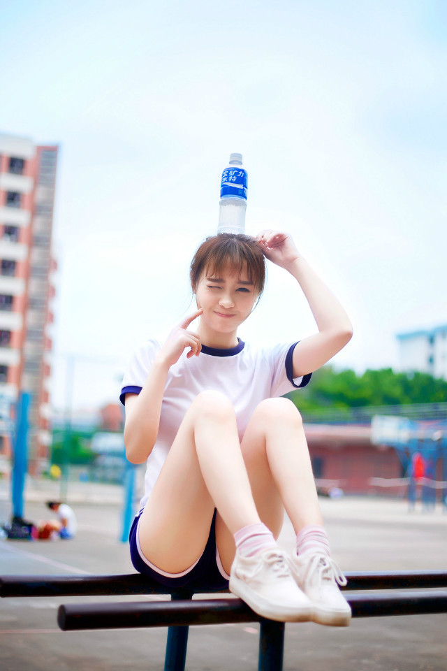 ​体操服可爱美女
