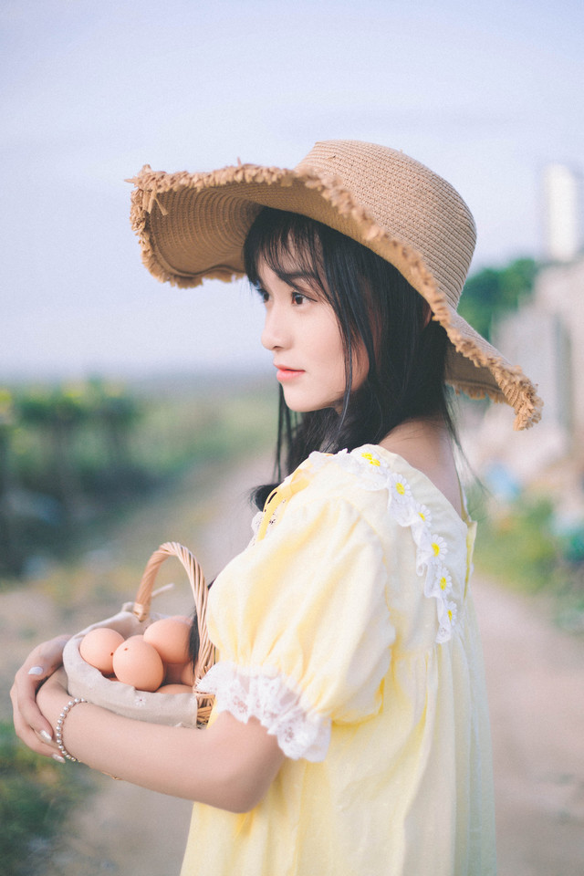 恬静​田园姑娘