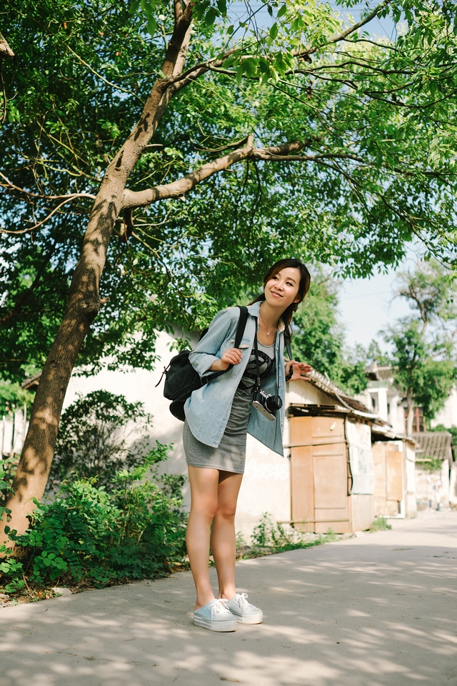 气质美女旅行中的美照