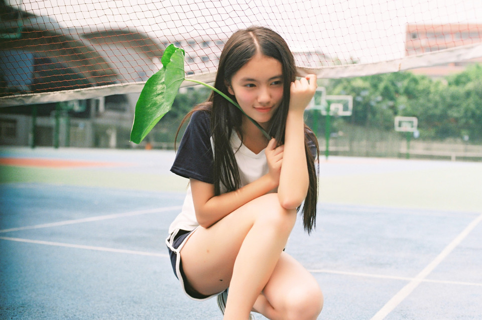 体操服妹子清新动人