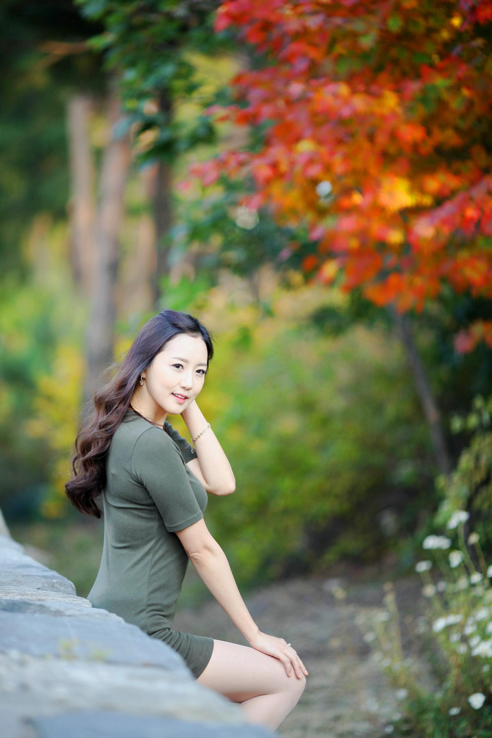 精致脸庞迷人美女写真