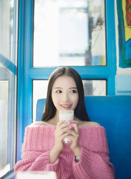 美女的俏皮动人