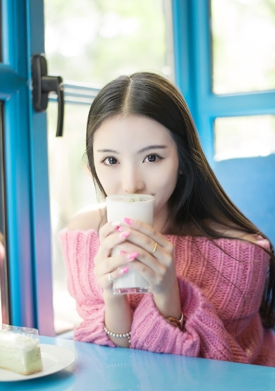 美女的早餐时光