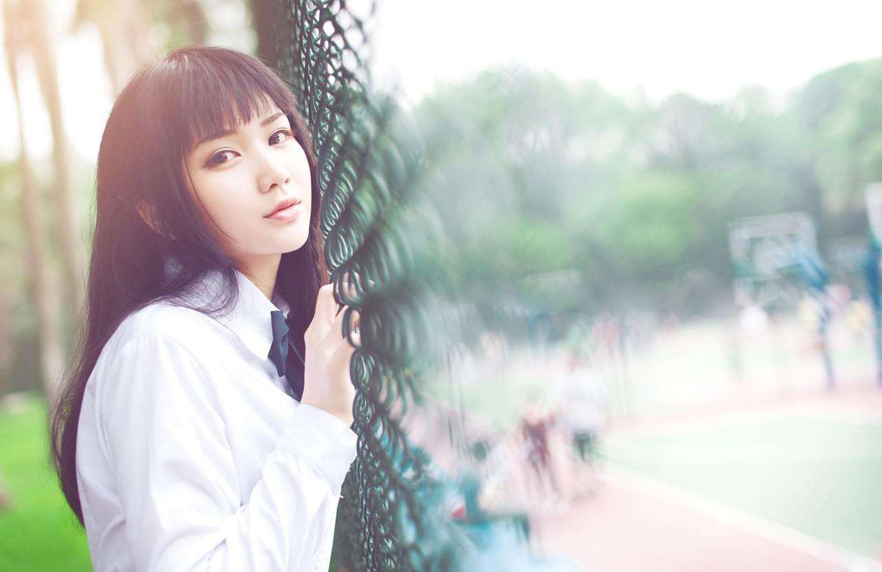 简单气质女生