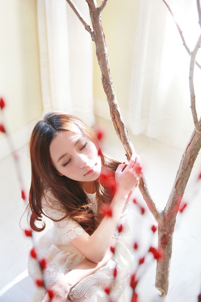 白嫩迷人妹子