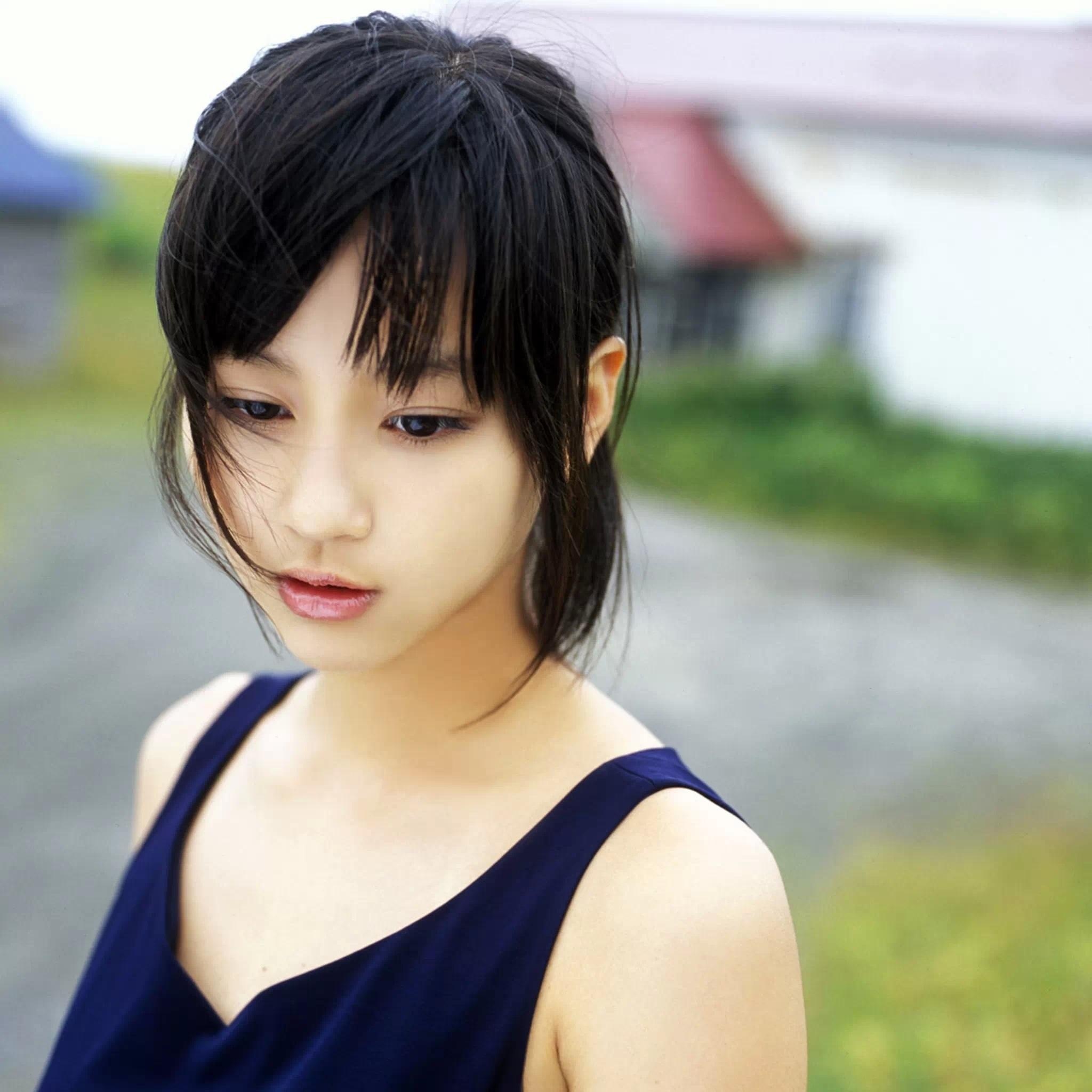 丰满翘臀妹子