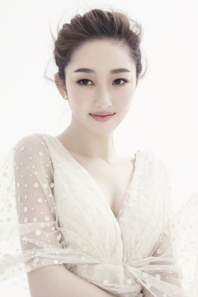 蒋梦婕显娇俏