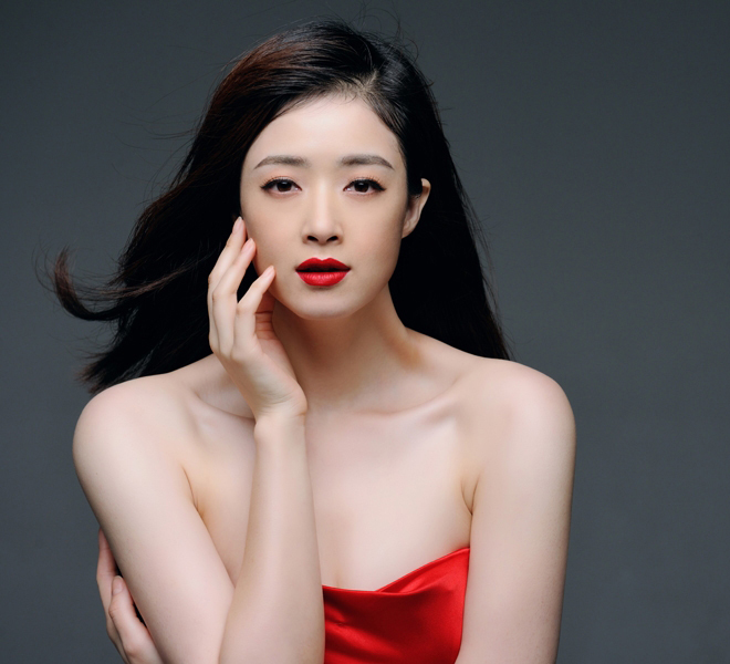 烈焰红唇诱惑美人
