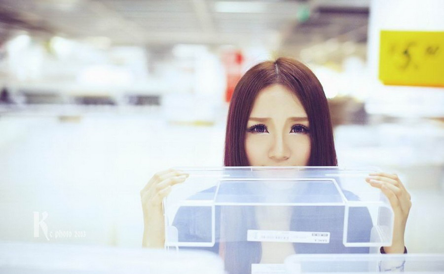 俏皮女生