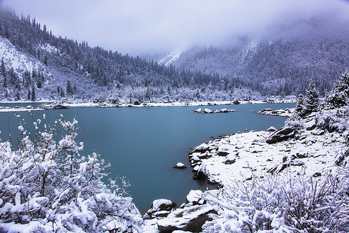 然乌湖雪景