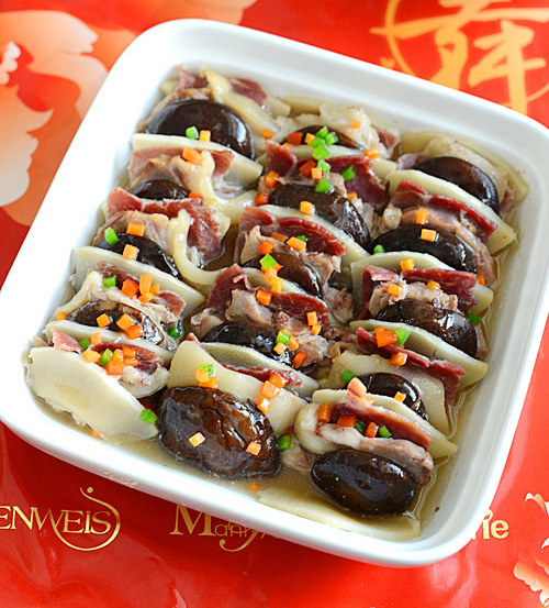火腿炖肘子
