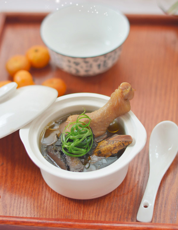 草根炖鸭汤