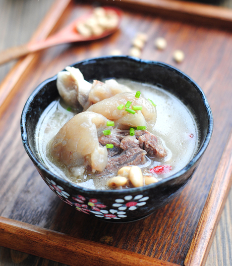 猪蹄黄豆汤