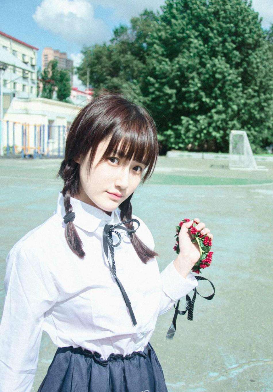 最美校服女生演绎清纯诱惑