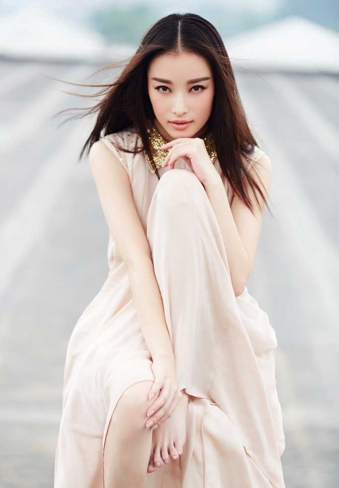 倪妮端庄秀丽