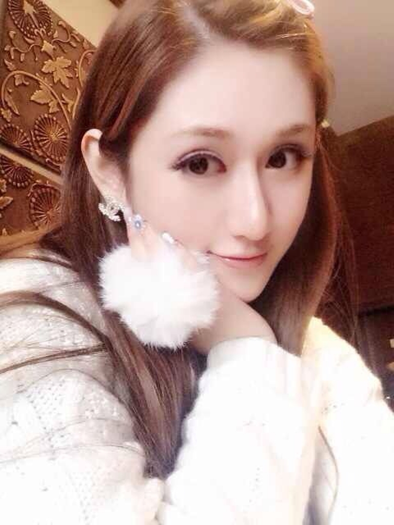 瓜子脸美女自拍