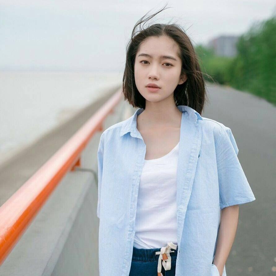 海边的女生风景头像