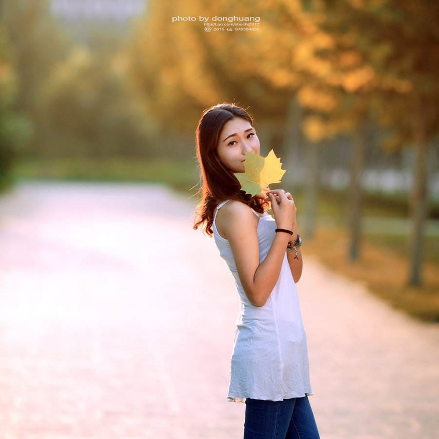 清纯的滑板女生