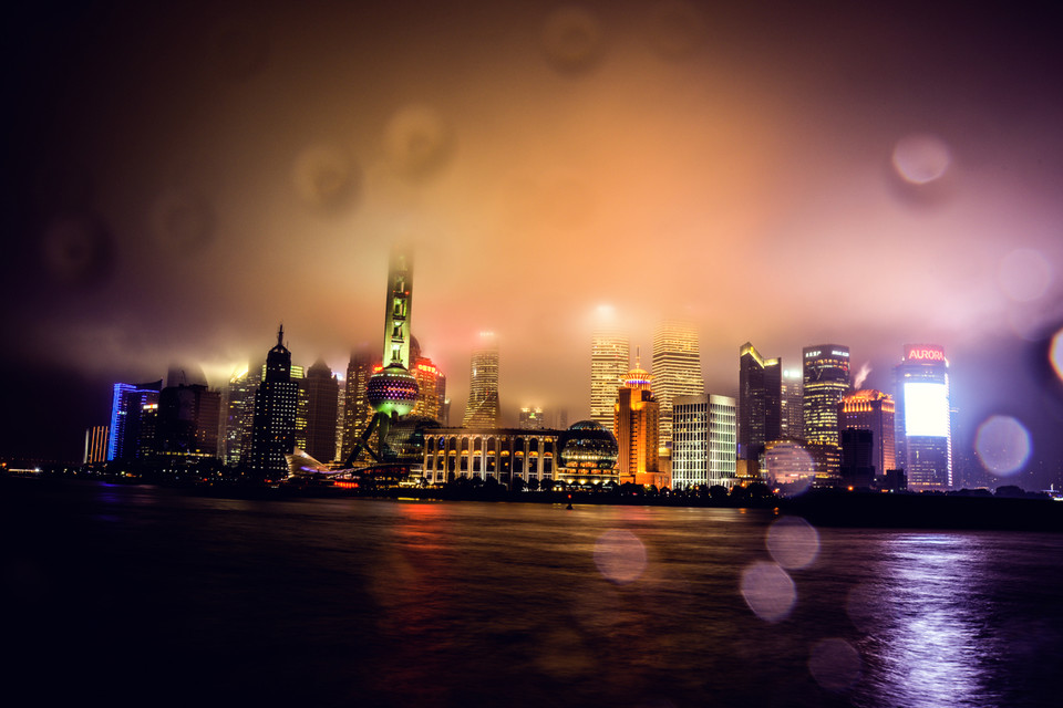 雨中魔都