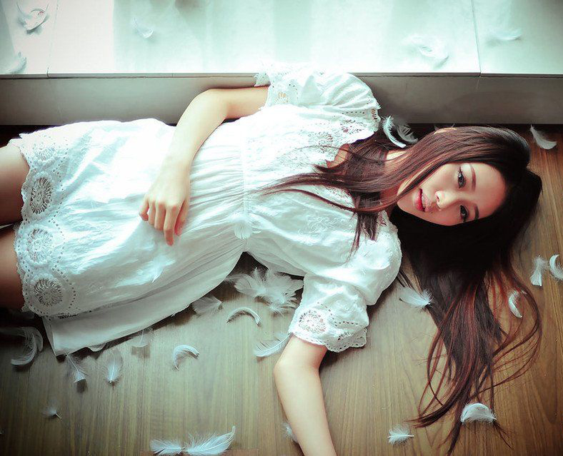 唯美羽毛少女