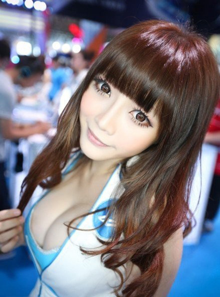 童颜巨乳美少女