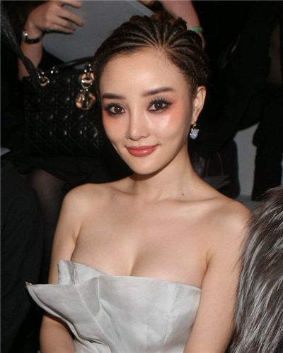 李小璐高贵盘发