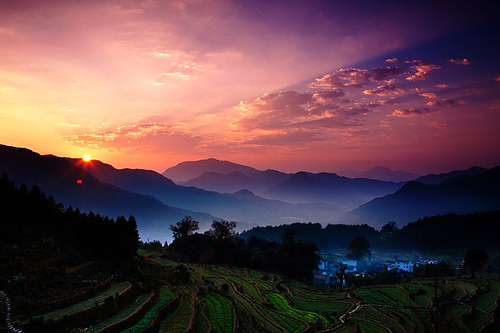 霞飞山醒