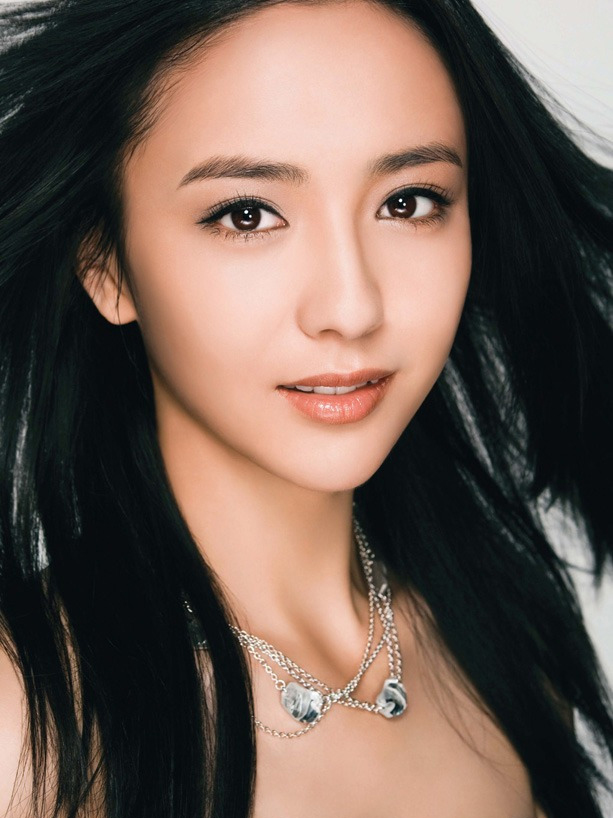佟丽娅性感妆容