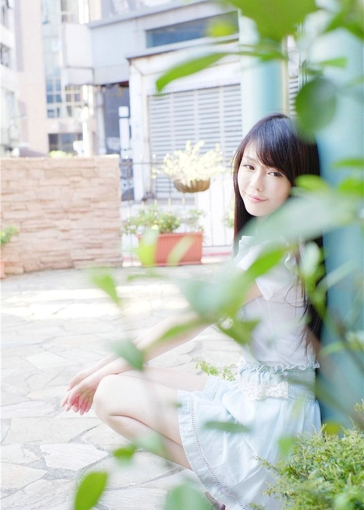赖蜜儿街拍甜美阳光写真