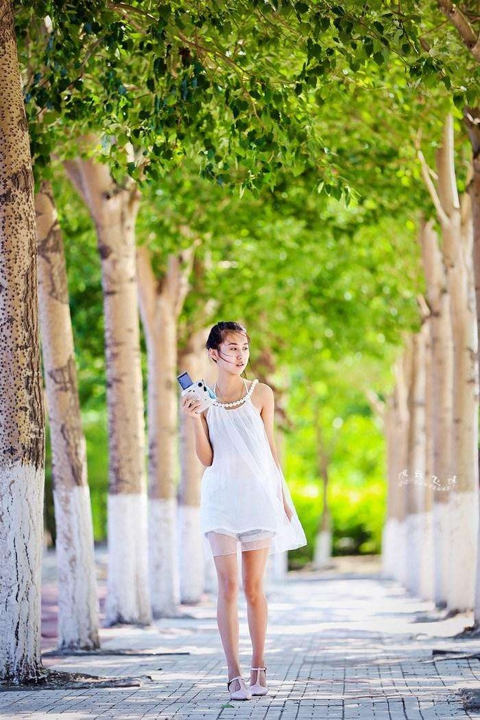 大学校园拍清纯女生