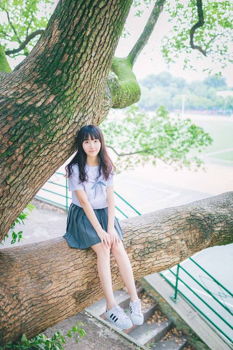 美丽的90后校园女生写真