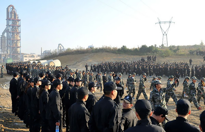 贵阳837名学生冒充特警参与拆违