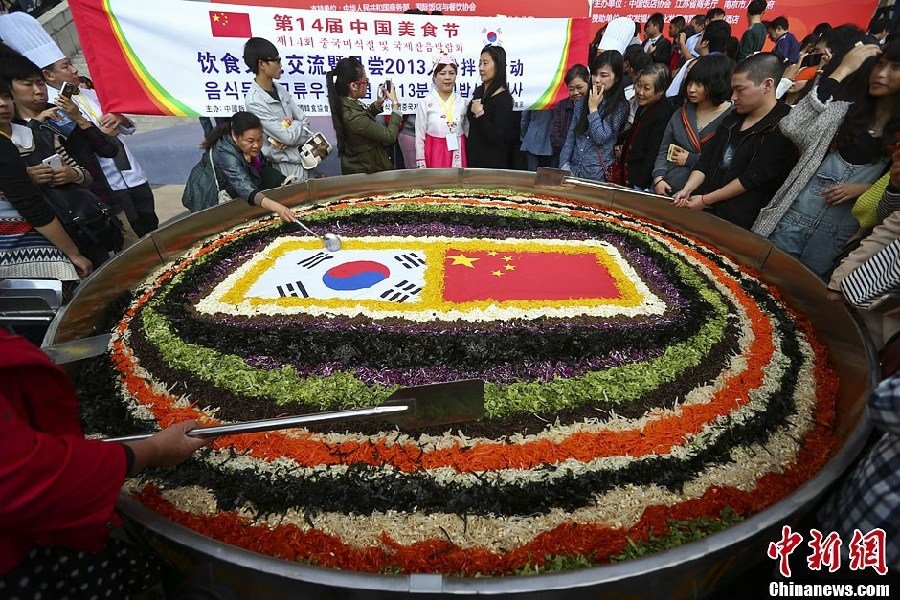 中国美食文化节:超级大份韩国拌饭供试吃