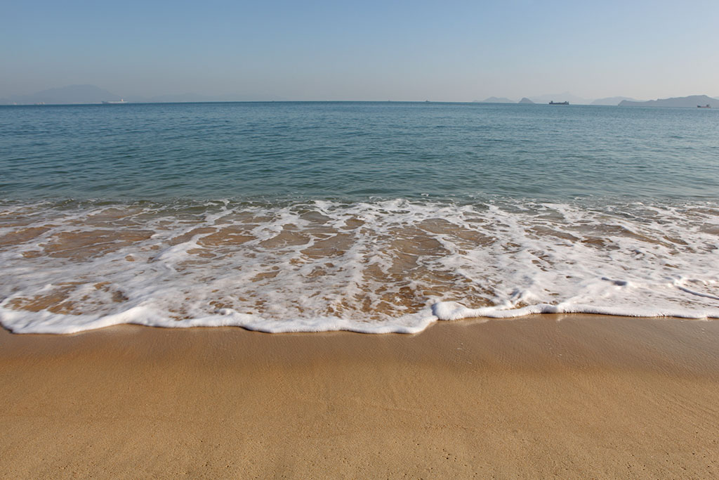 清澈的海水沙滩