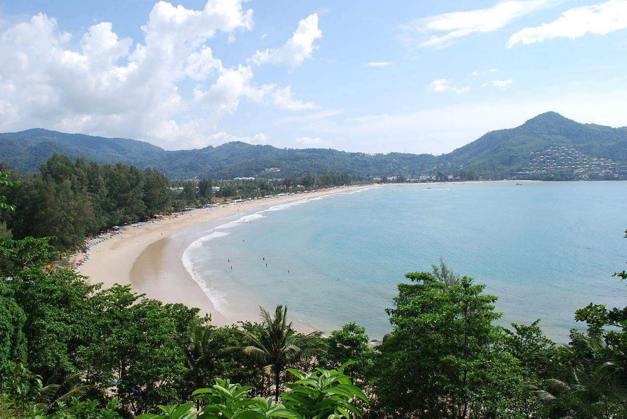 卡马拉海滩风景