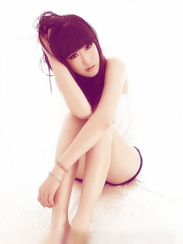 坐落的美女