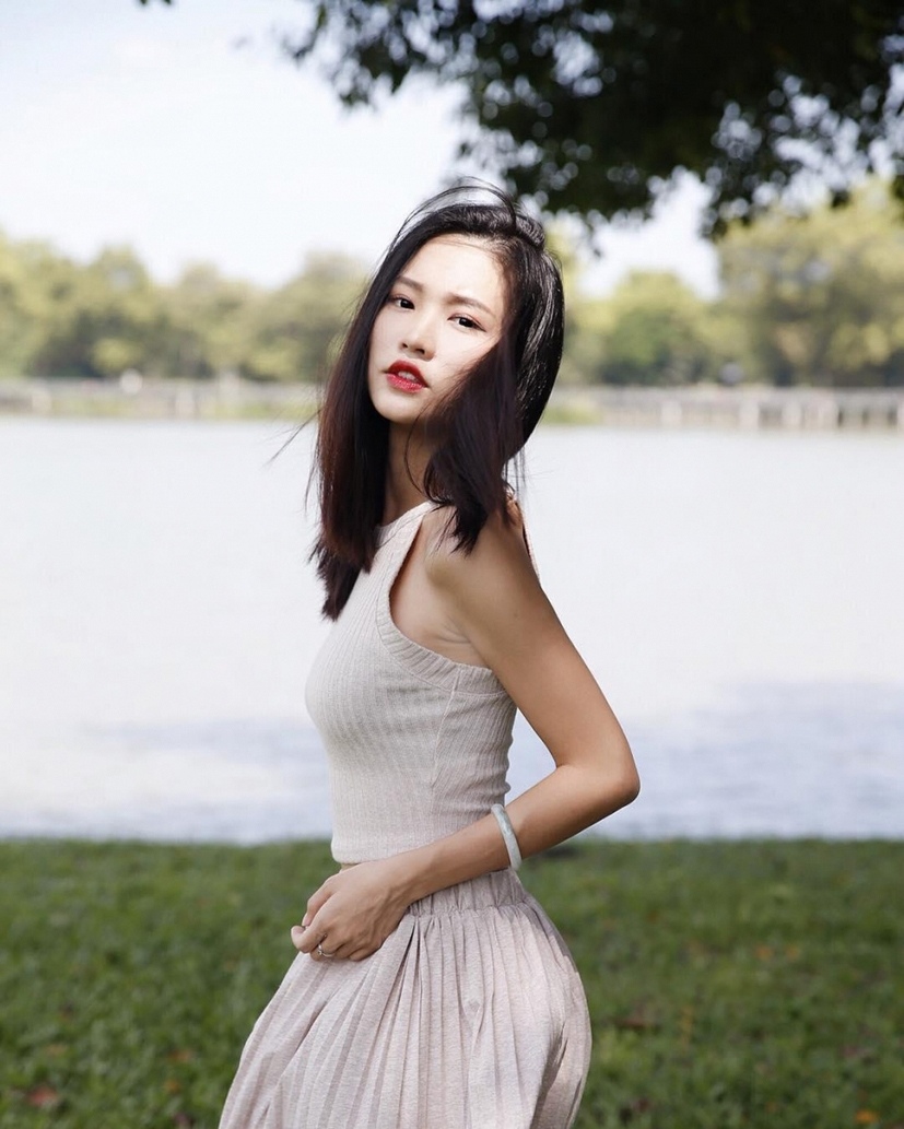 小清新美女赵雨晴时尚旅拍写真