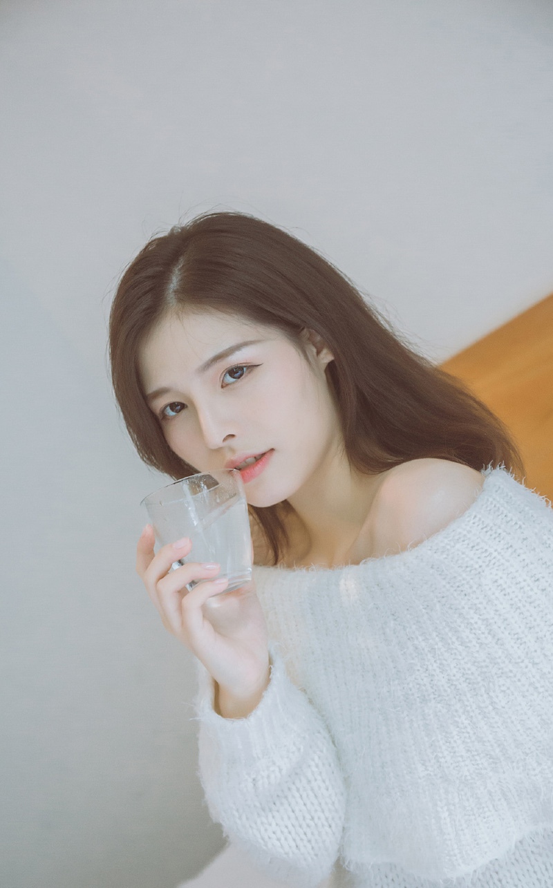 甜美清新妹子居家写真