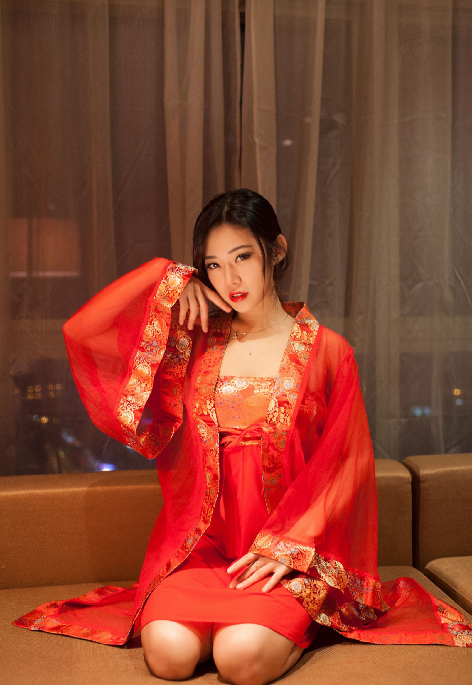 Luvian本能红色中国风性感写真