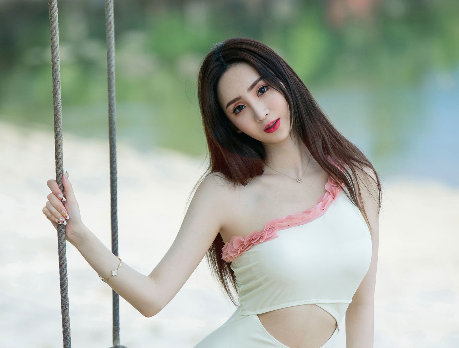 宅男女神于思琪户外性感写真