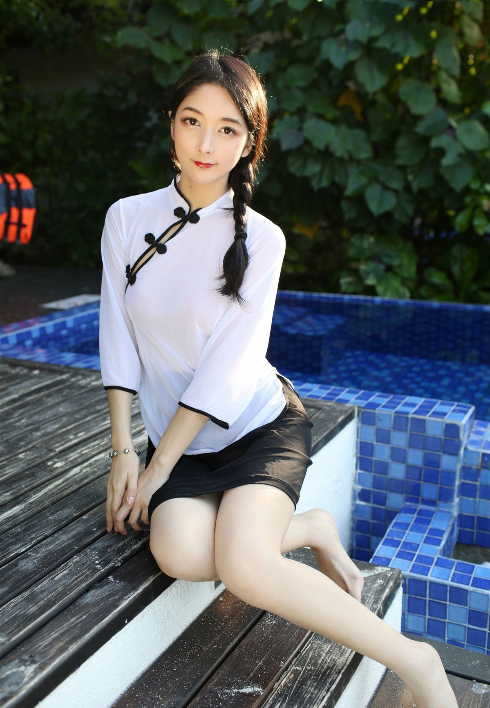 清纯美女Angela喜欢猫古典旗袍性感写真
