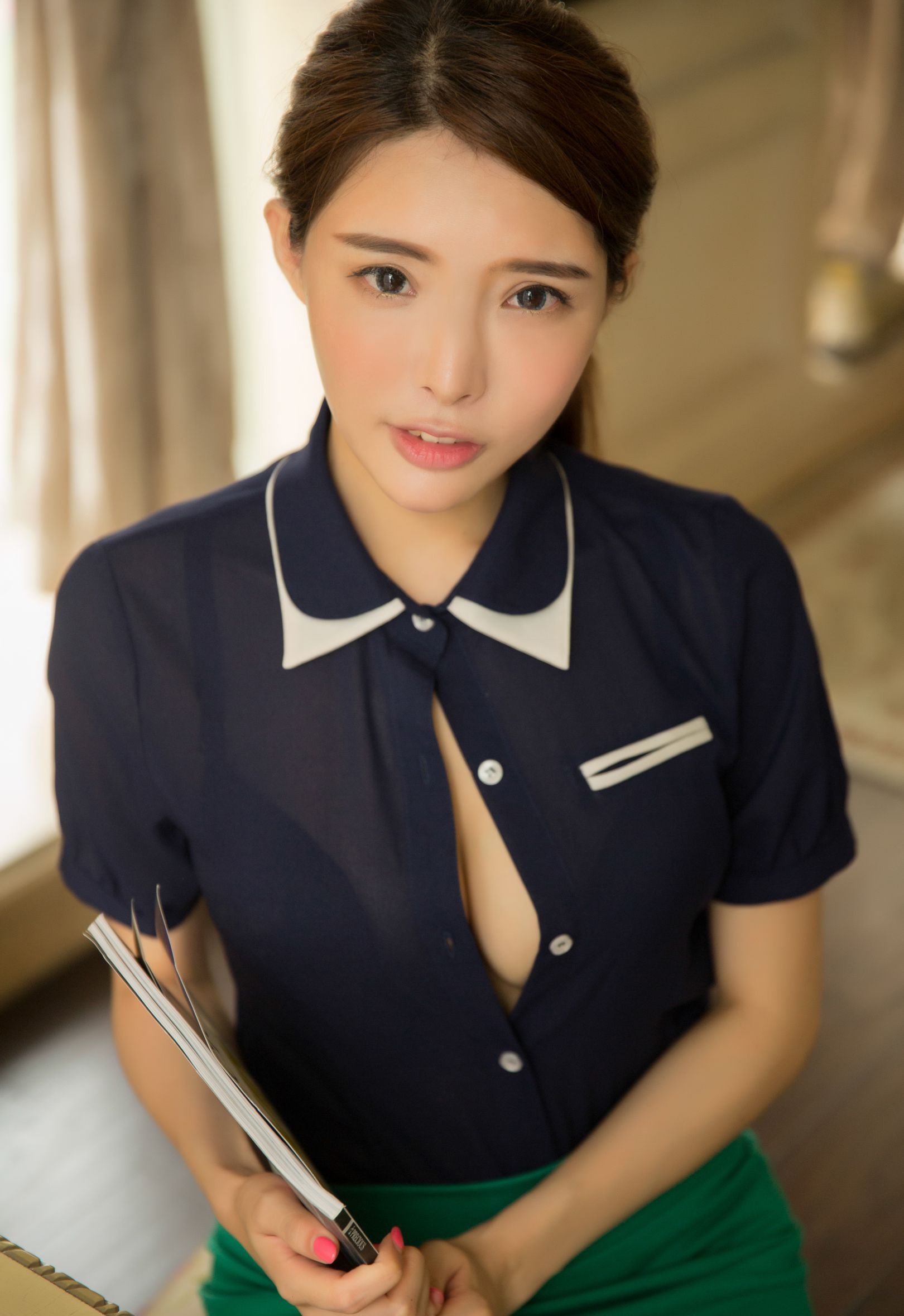 美女嫩模夏小秋制服诱惑写真