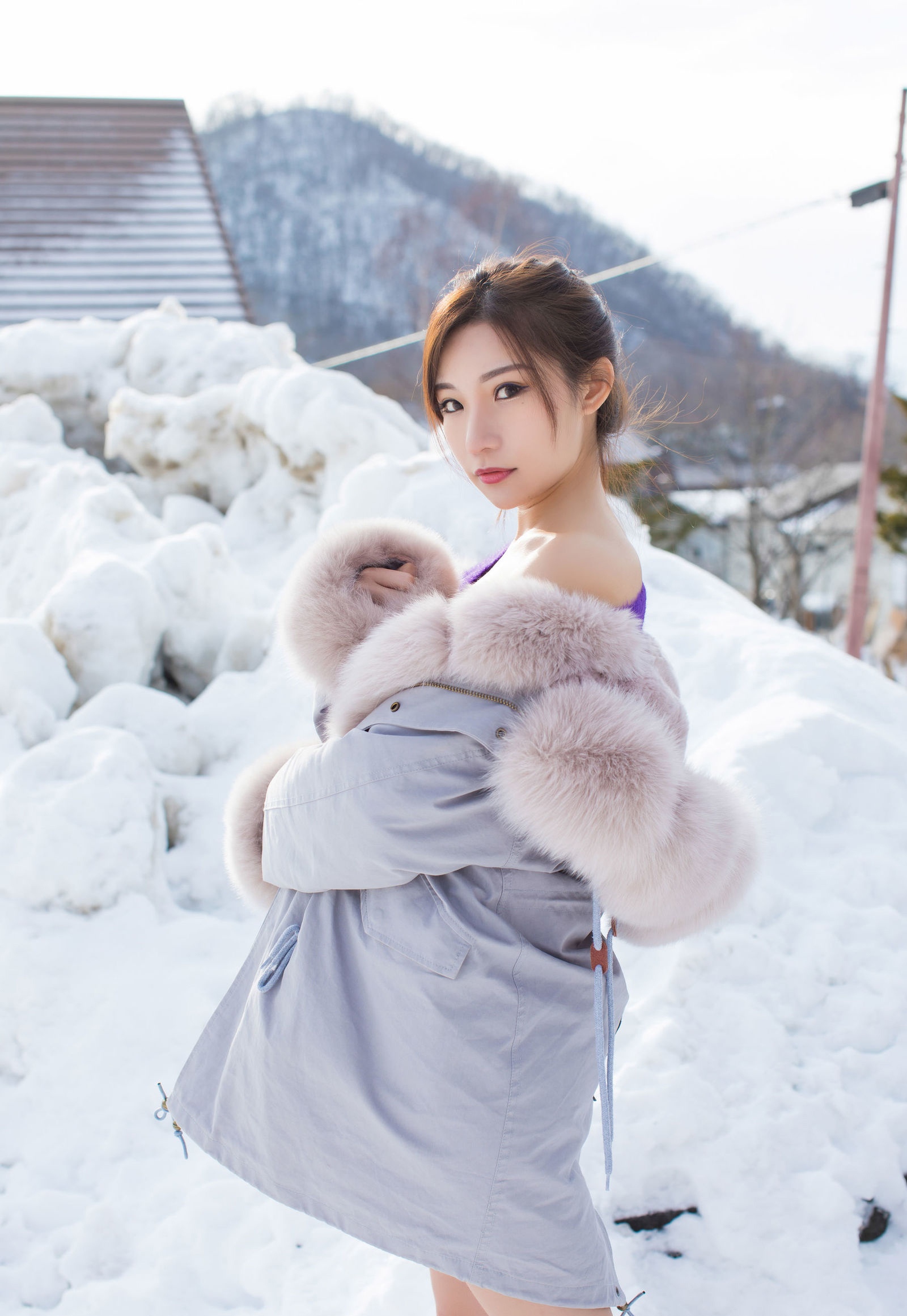 雪地性感模特小狐狸清纯唯美写真
