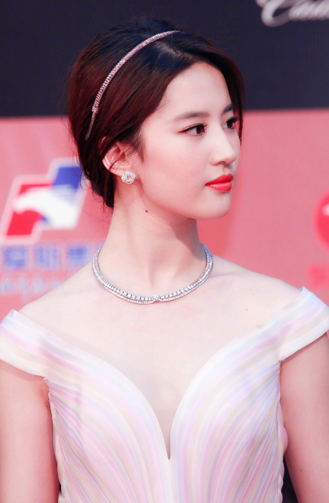 女星绝美红唇妆
