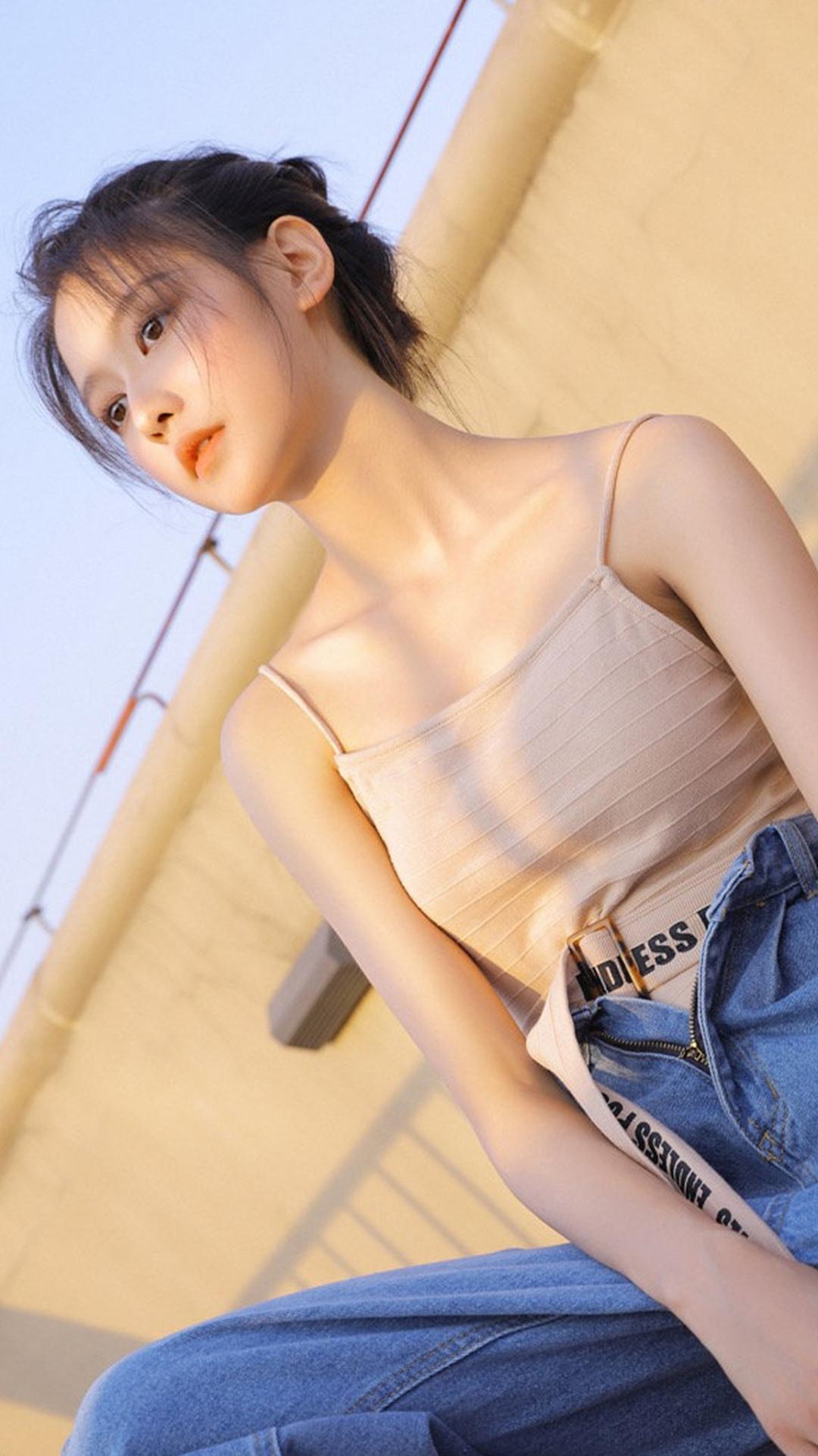 夏日甜美气质美女户外迷人写真