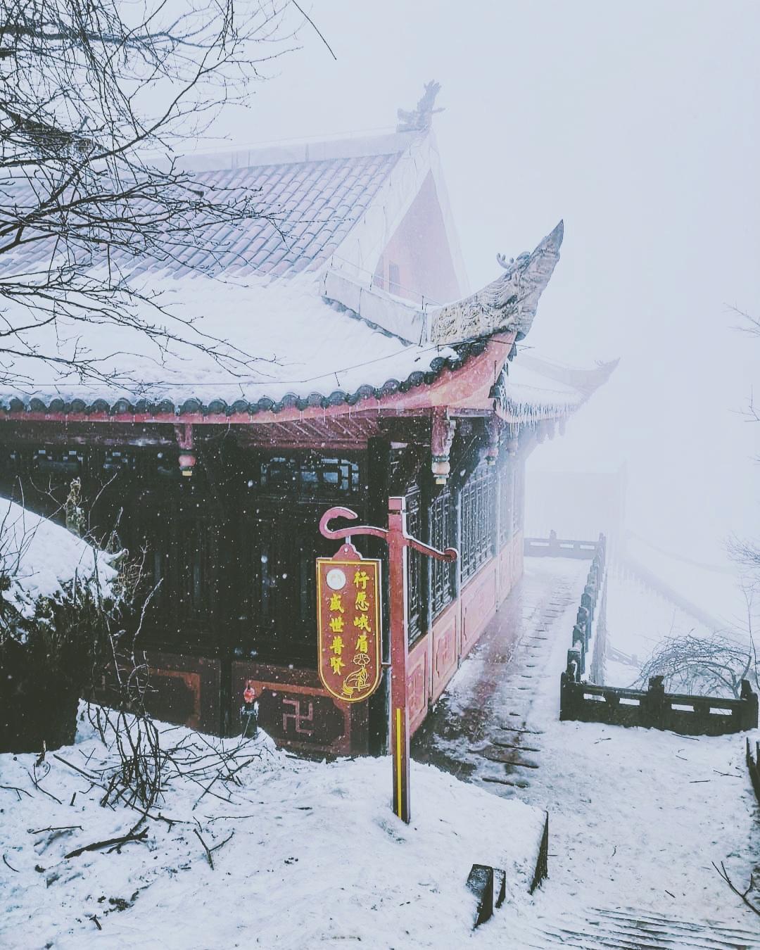 相遇四川峨眉金顶唯美雪景