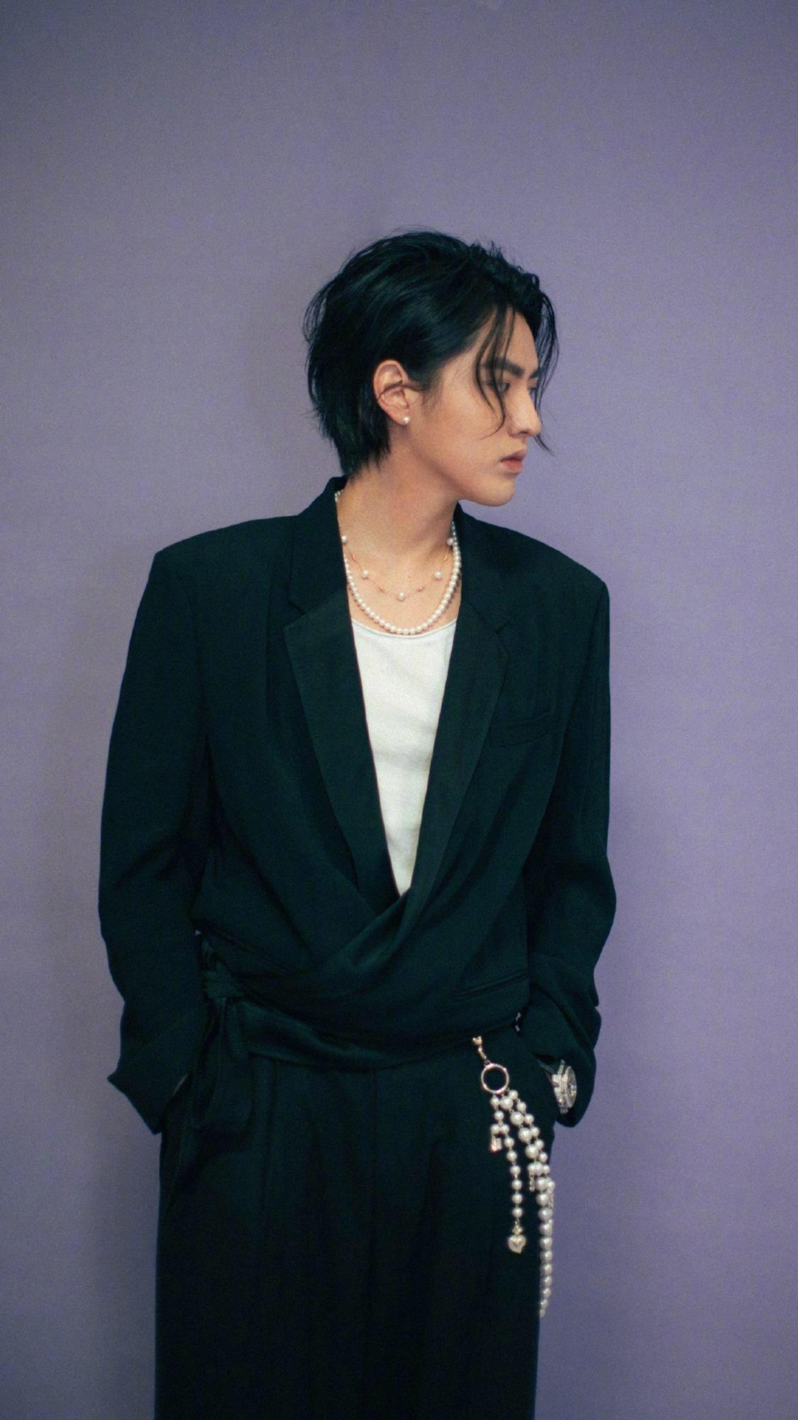 酷炫少年吴亦凡帅气迷人写真