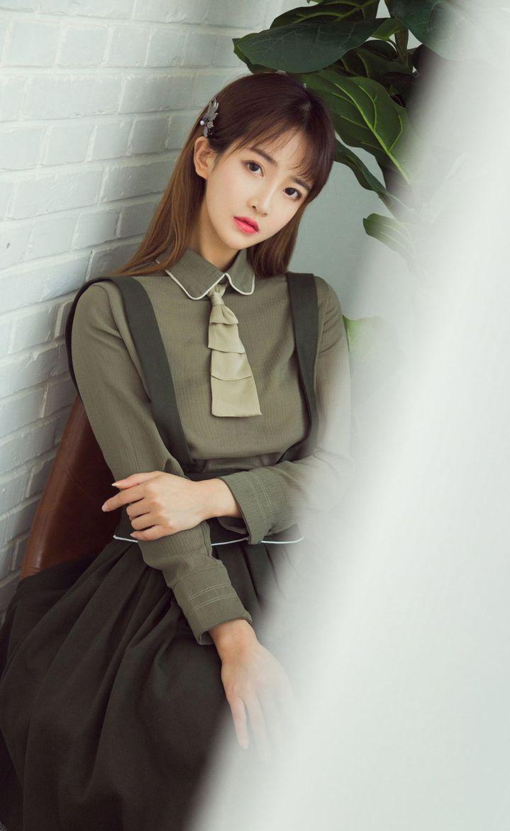 性感模特小汐时尚套装养眼写真