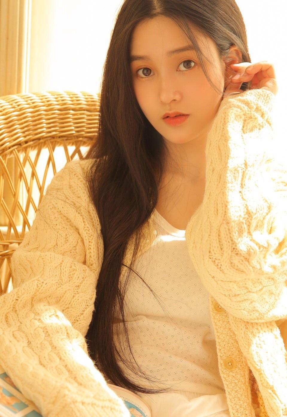 清纯气质美女俏皮可爱写真
